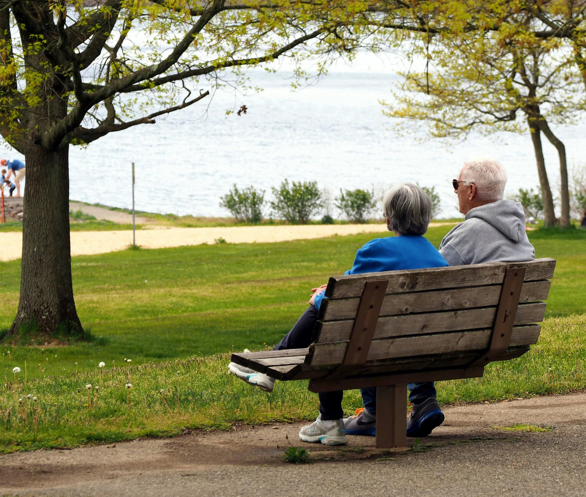 Aufgaben einer Pflegekraft in Deutschland – Was erwartet die Familie eines Seniors wirklich?
